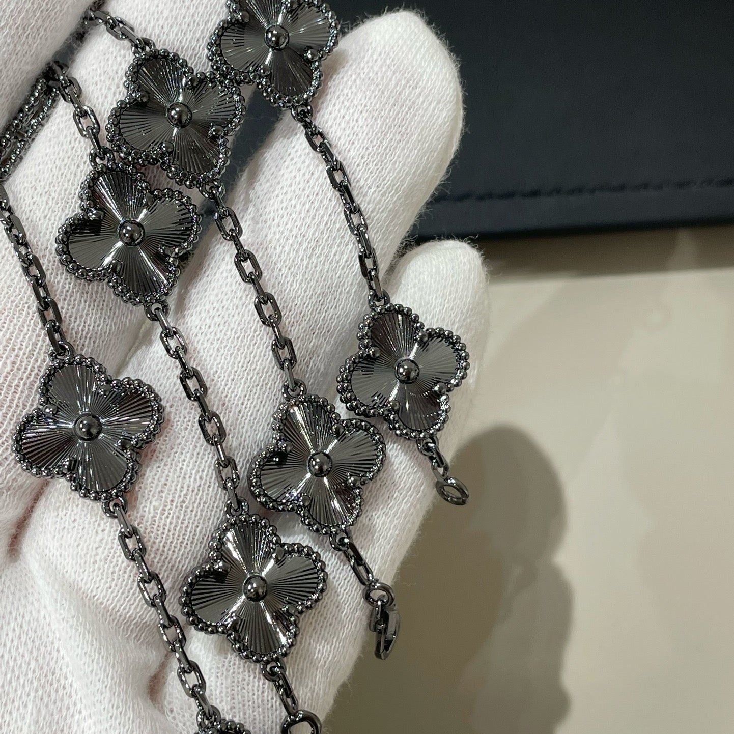[✨Rose💎]CLOVER 5 MOTIF BLACK BRACELET