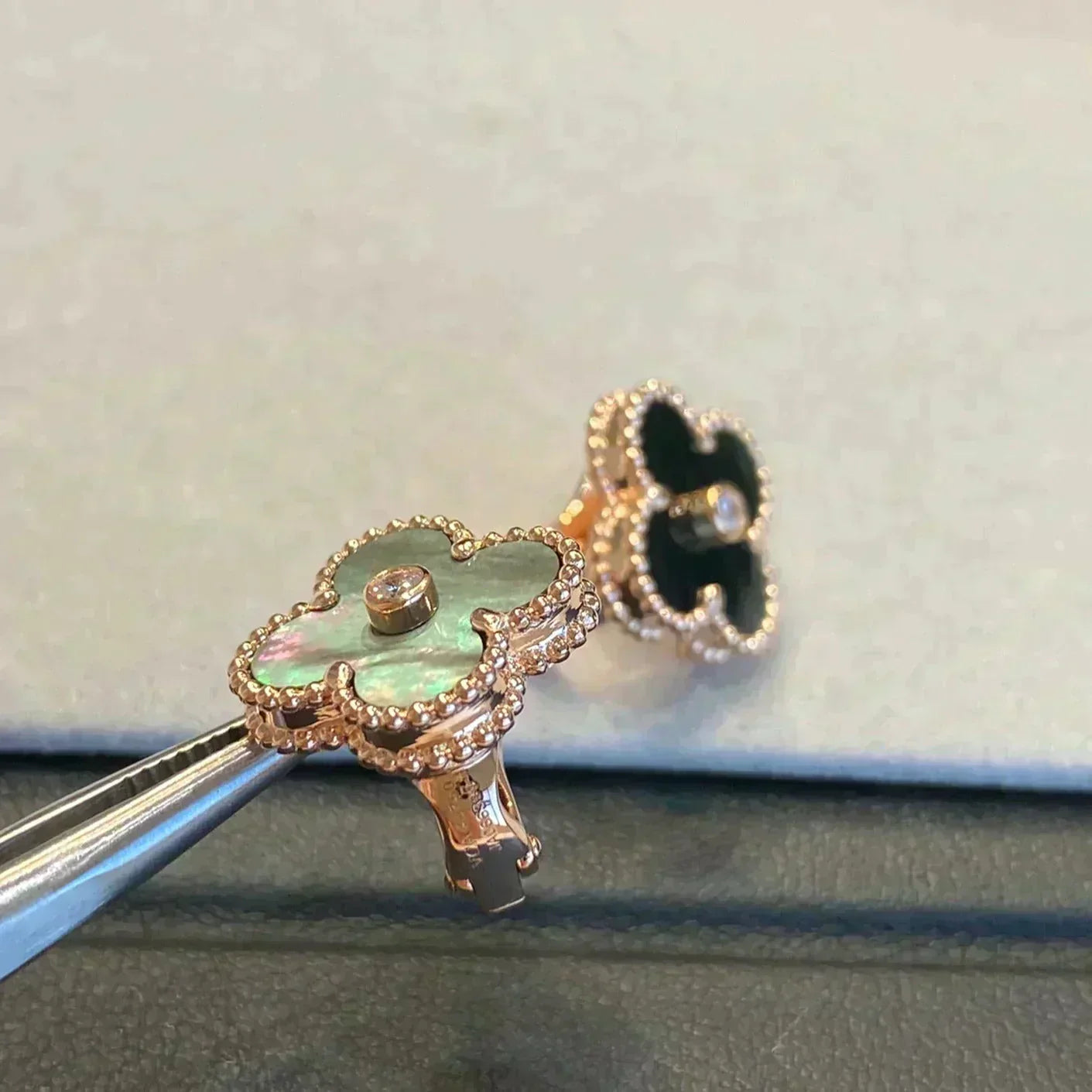 [✨Rose💎]CLOVER MEDIUM 1 MOTIFS GRAY MOP  DIAMOND EARRINGS