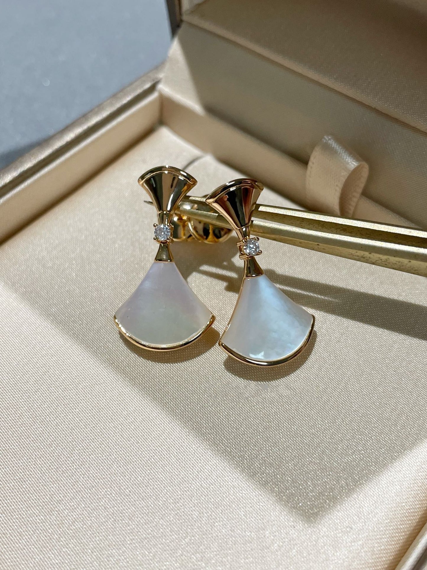 [✨Rose💎]DREAM MOP 1 DIAMOND EARRINGS