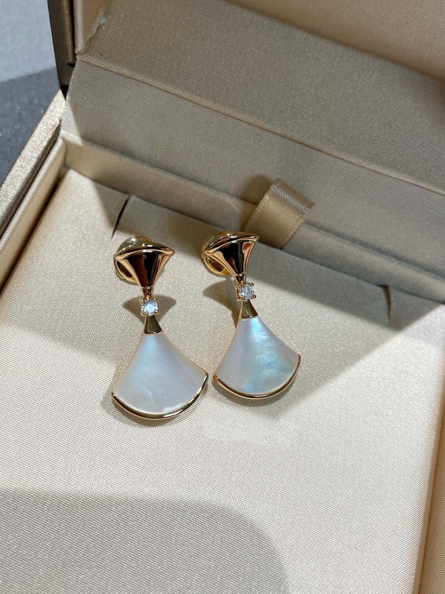 [✨Rose💎]DREAM MOP 1 DIAMOND EARRINGS