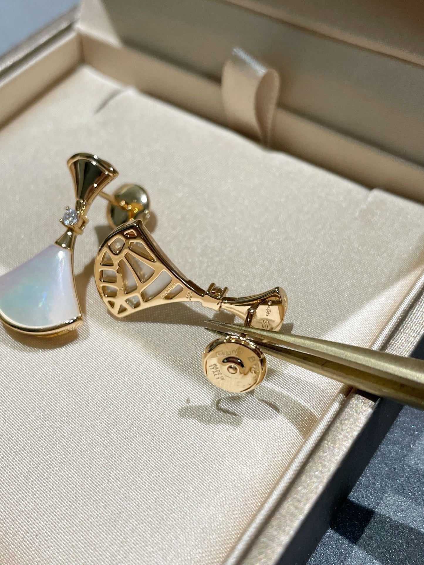 [✨Rose💎]DREAM MOP 1 DIAMOND EARRINGS