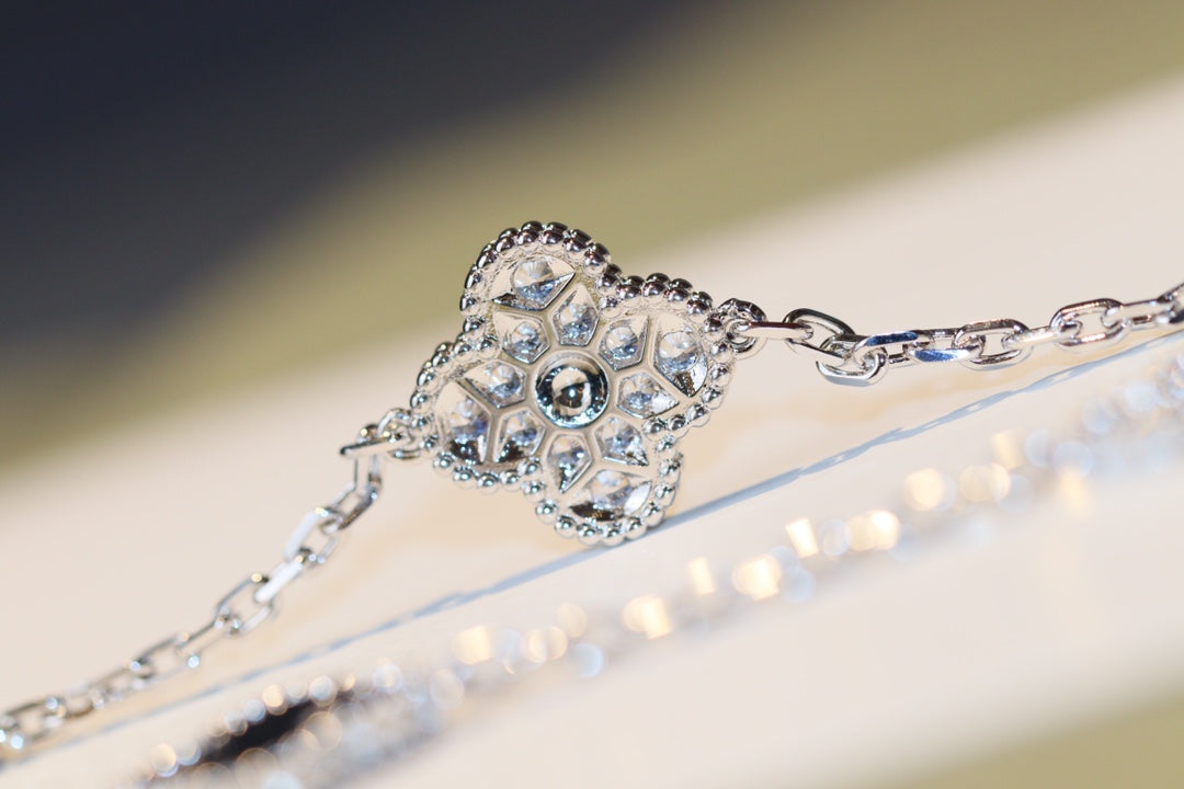 [✨Rose💎]CLOVER 20 MOTIFS ONYX DIAMOND SILVER