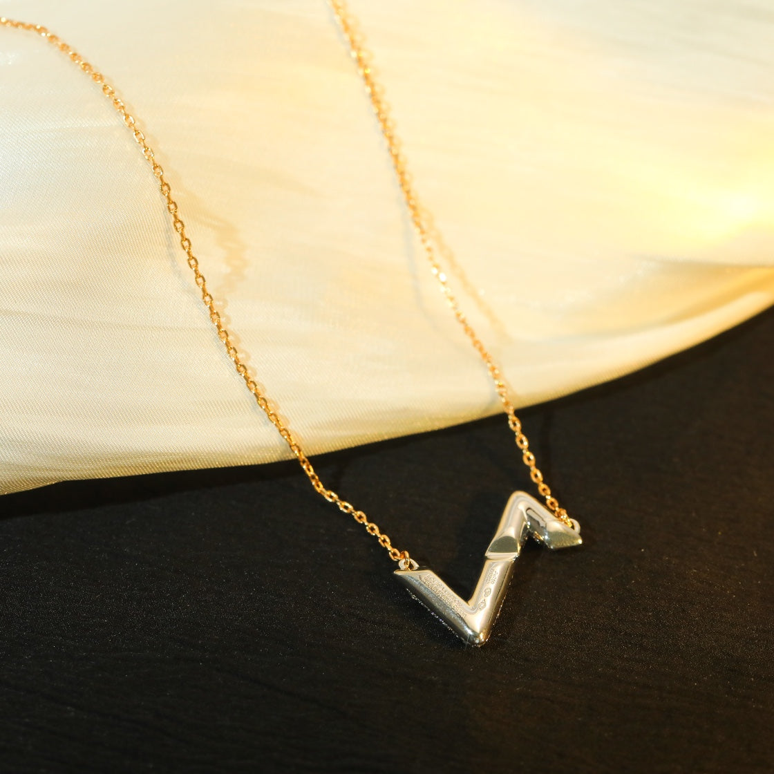 [✨Rose💎]VOLT SILVER DIAMOND PEDANT NECKLACE