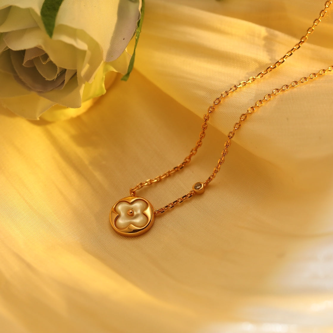 [✨Rose💎]SUN PEDANT PINK GOLD 1 DIAMOND NECKLACE