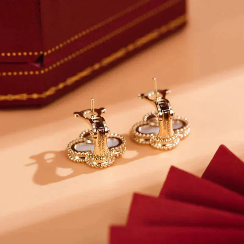 [✨Rose💎]CLOVER MEDIUM 1 MOTIFS  WHITE MOP STUD EARRINGS