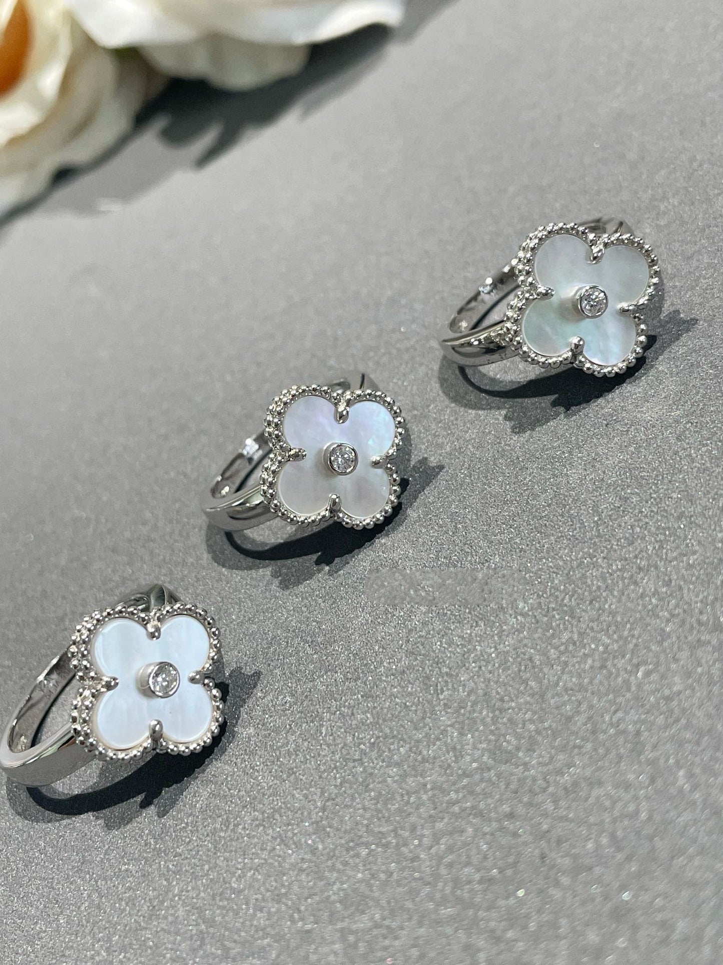 [✨Rose💎]CLOVER SILVER MOP DIAMOND RING