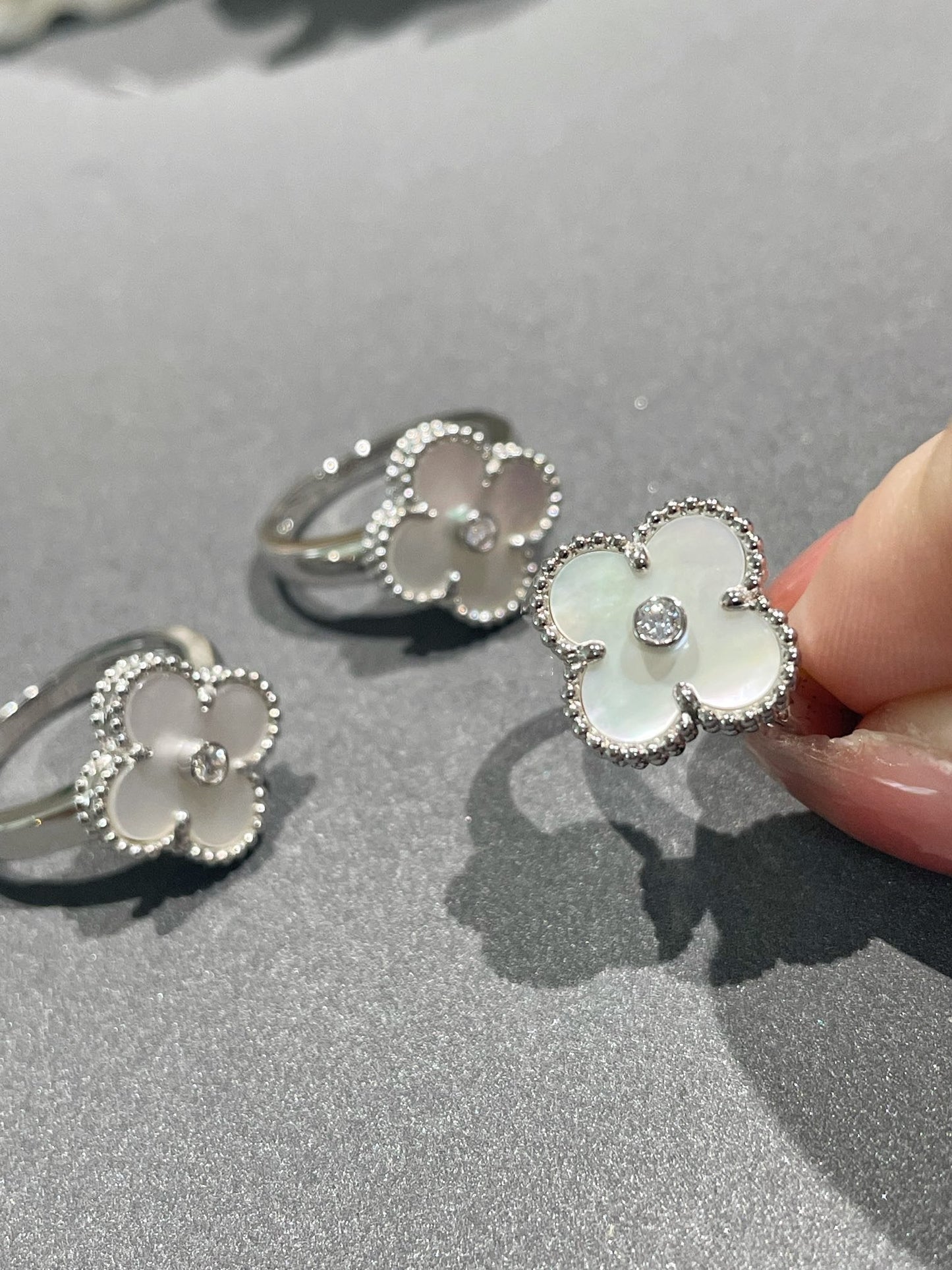 [✨Rose💎]CLOVER SILVER MOP DIAMOND RING