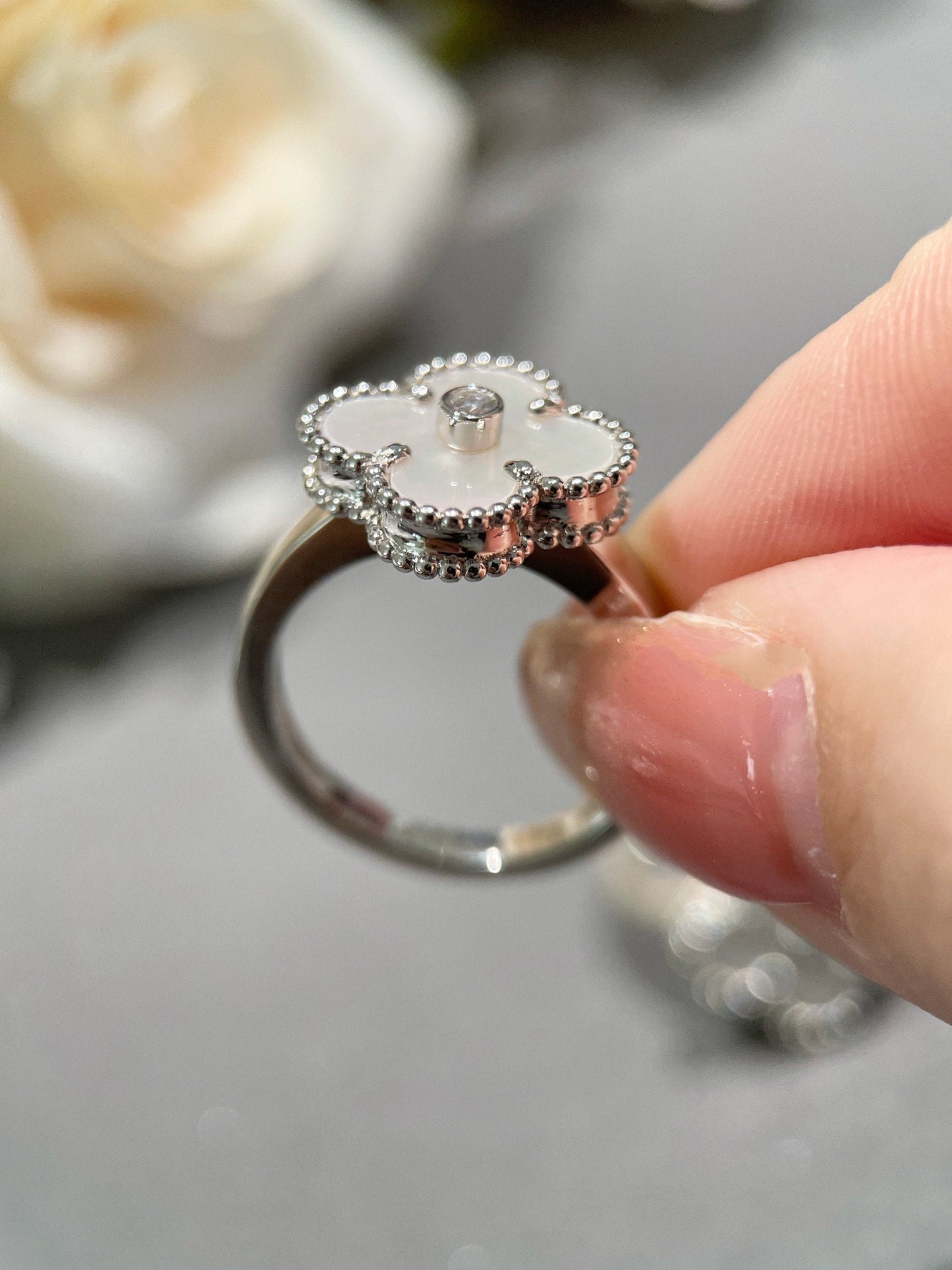 [✨Rose💎]CLOVER SILVER MOP DIAMOND RING