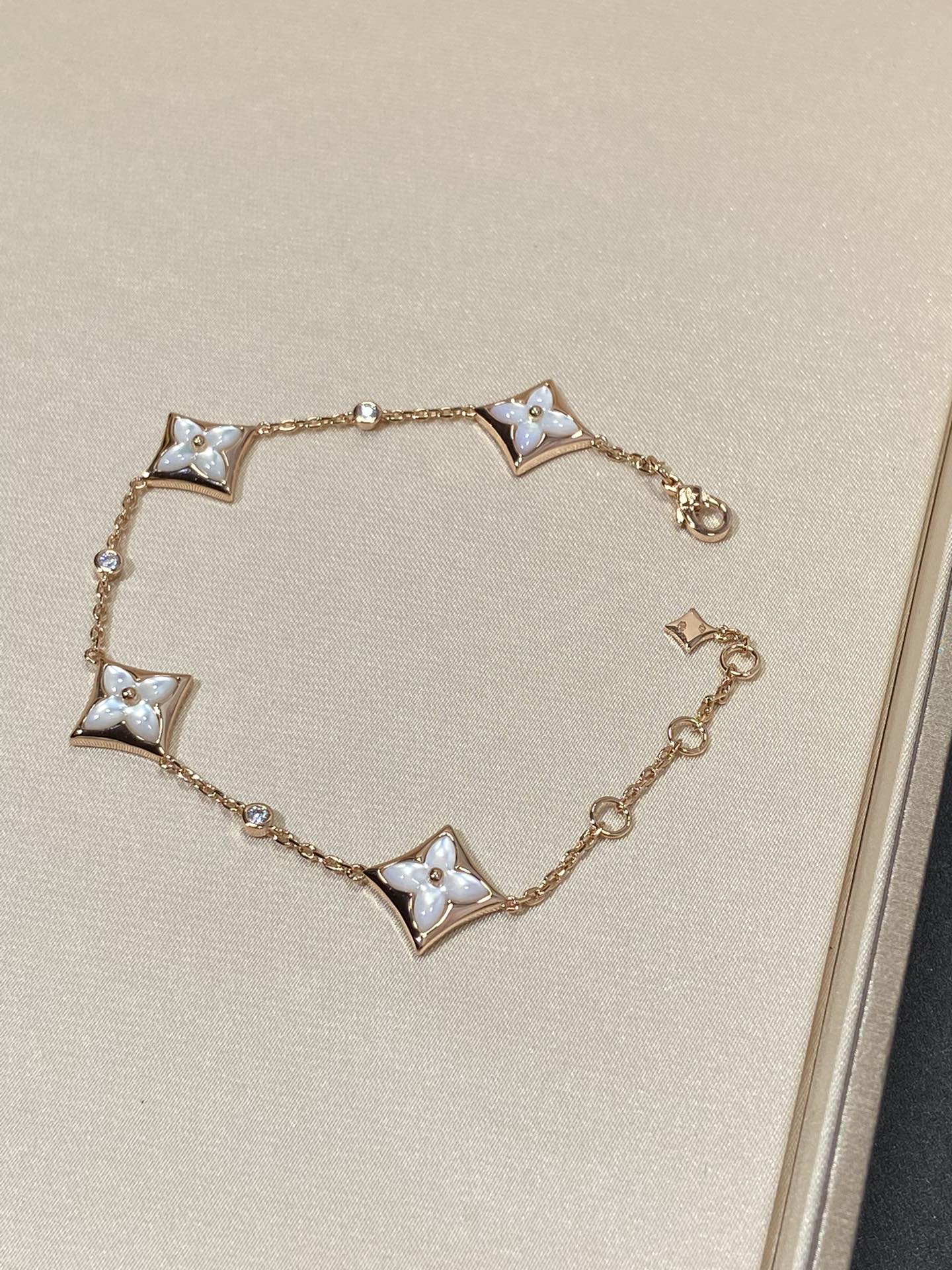 [✨Rose💎]✨Rose💎 4 MOTIF MOP DIAMOND PINK GOLD BRACELET