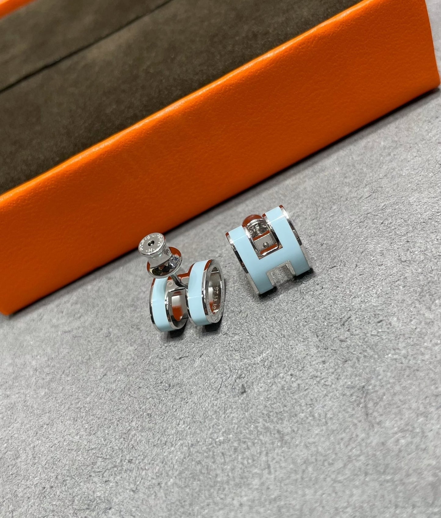 [✨Rose💎]POP H SKY BLUE STUD EARRINGS
