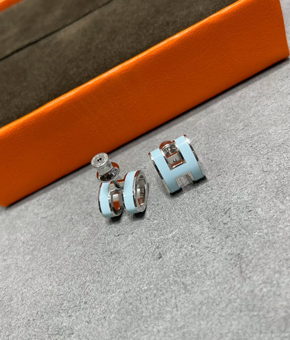 [✨Rose💎]POP H SKY BLUE STUD EARRINGS