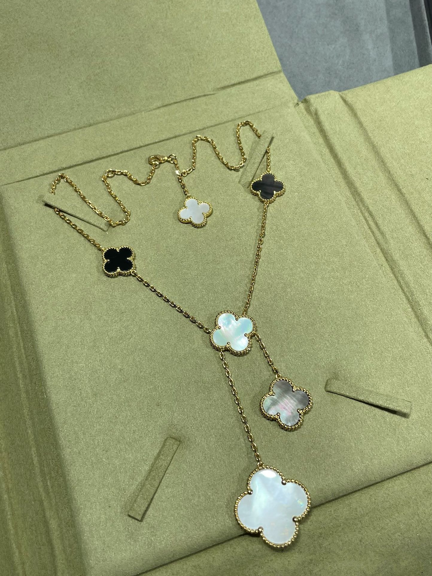 [✨Rose💎]CLOVER 6 MOTIF MOP ONYX GOLD NECKLACE