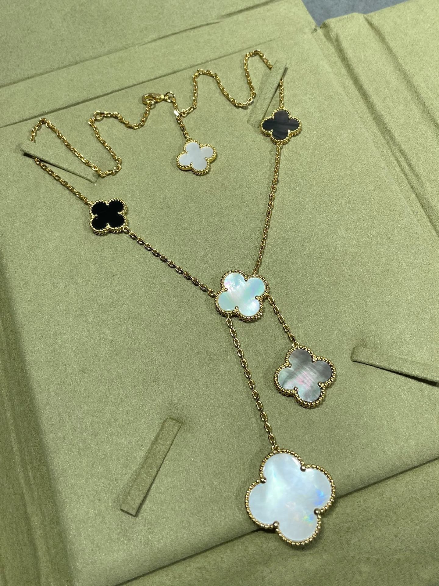 [✨Rose💎]CLOVER 6 MOTIF MOP ONYX GOLD NECKLACE