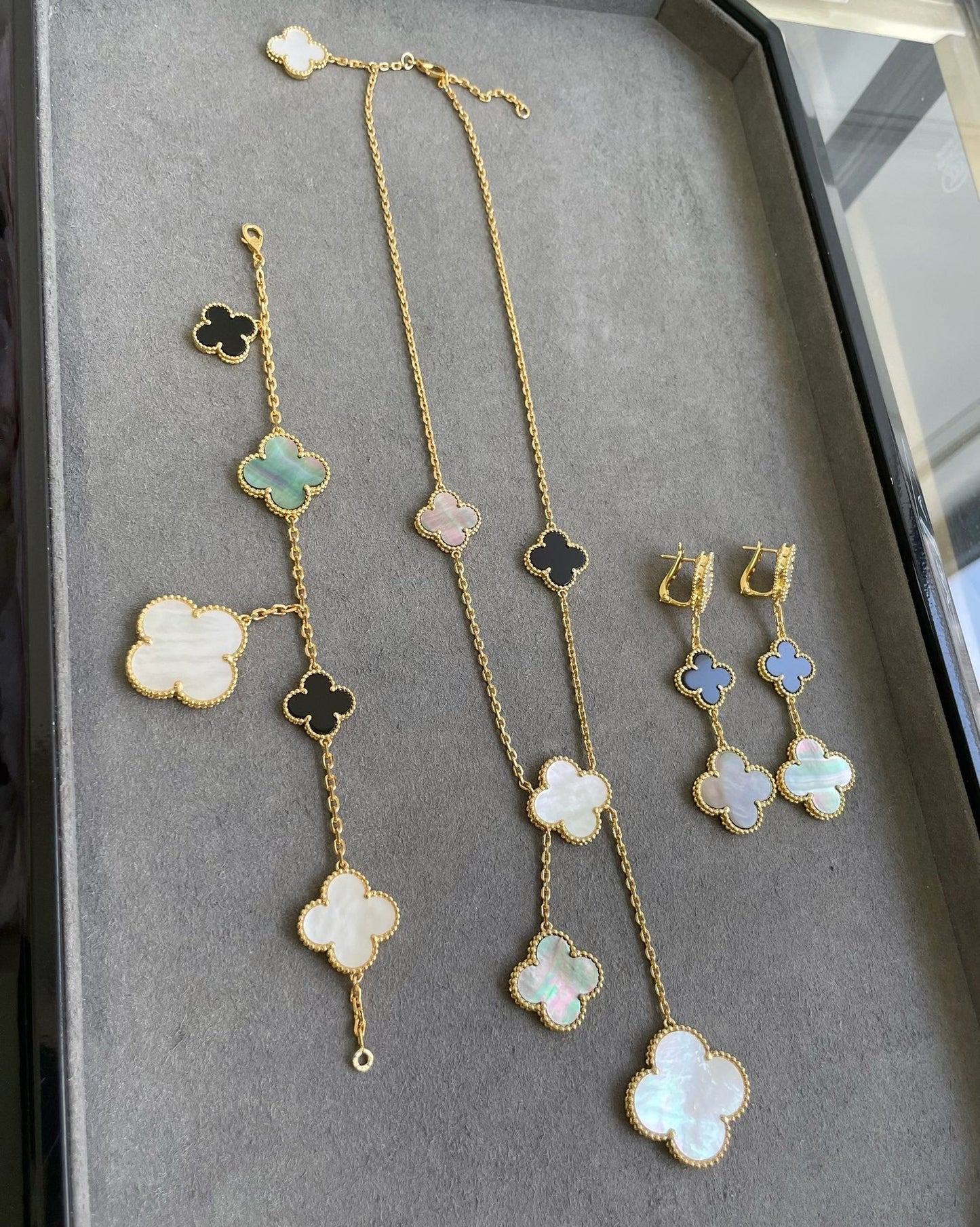 [✨Rose💎]CLOVER 3 MOTIF MOP ONYX DARK MOP PINK GOLD EARRINGS