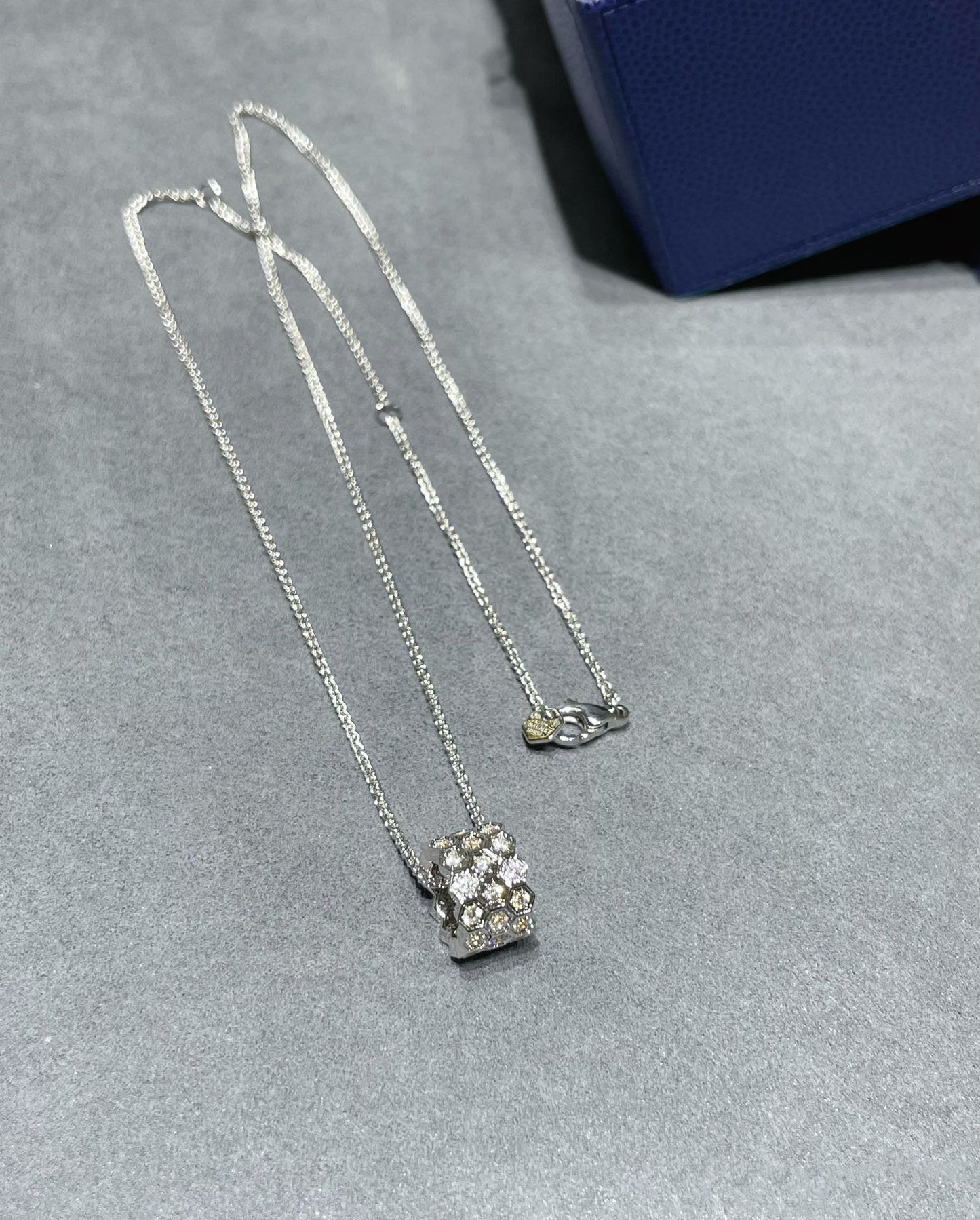 [✨Rose💎]BEE LOVE DIAMOND PAVED 3 ROW NECKLACE