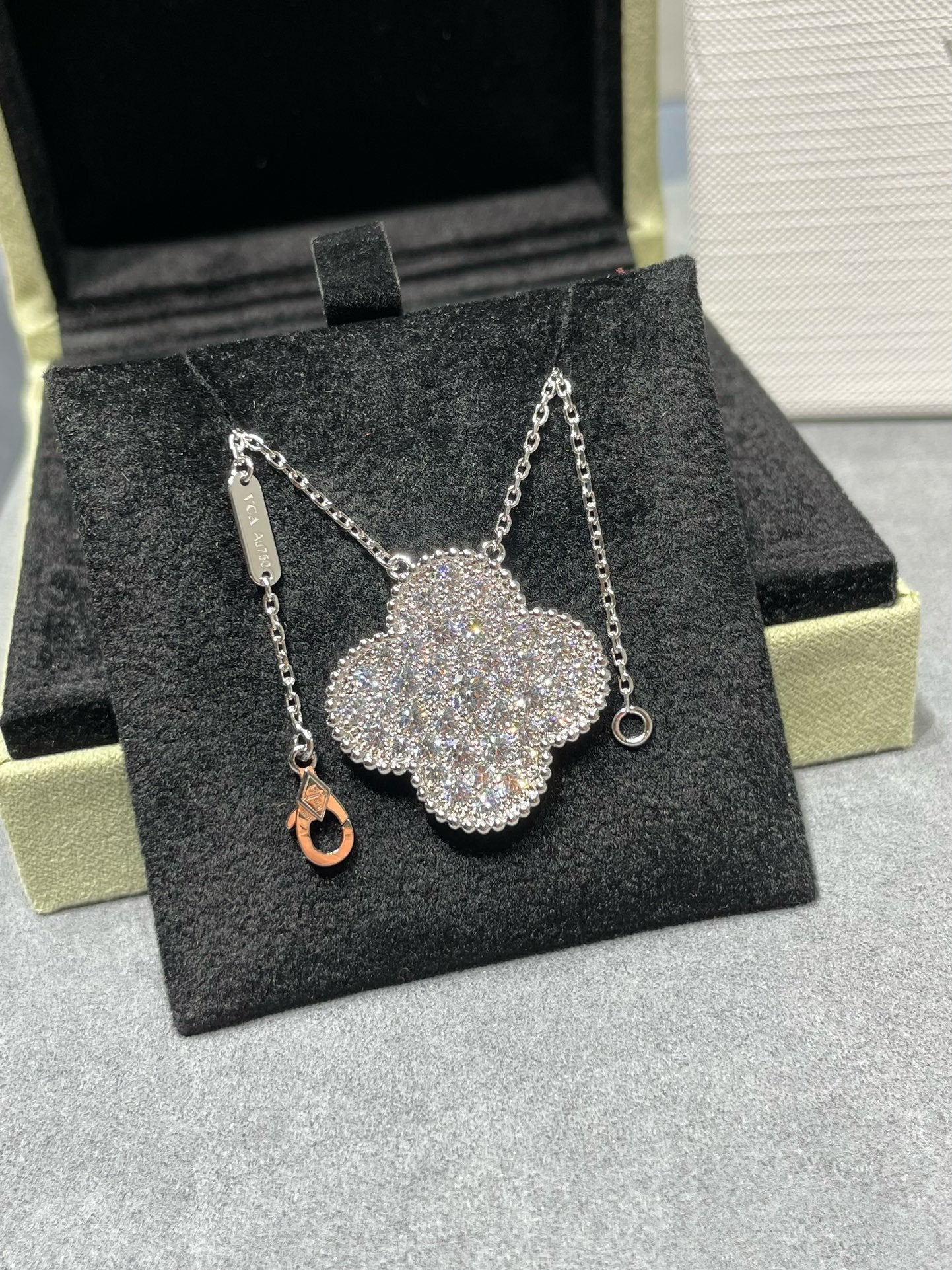 [✨Rose💎]CLOVER 25MM LARGE PENDANT DIAMOND PAVED SILVER NECKLACE