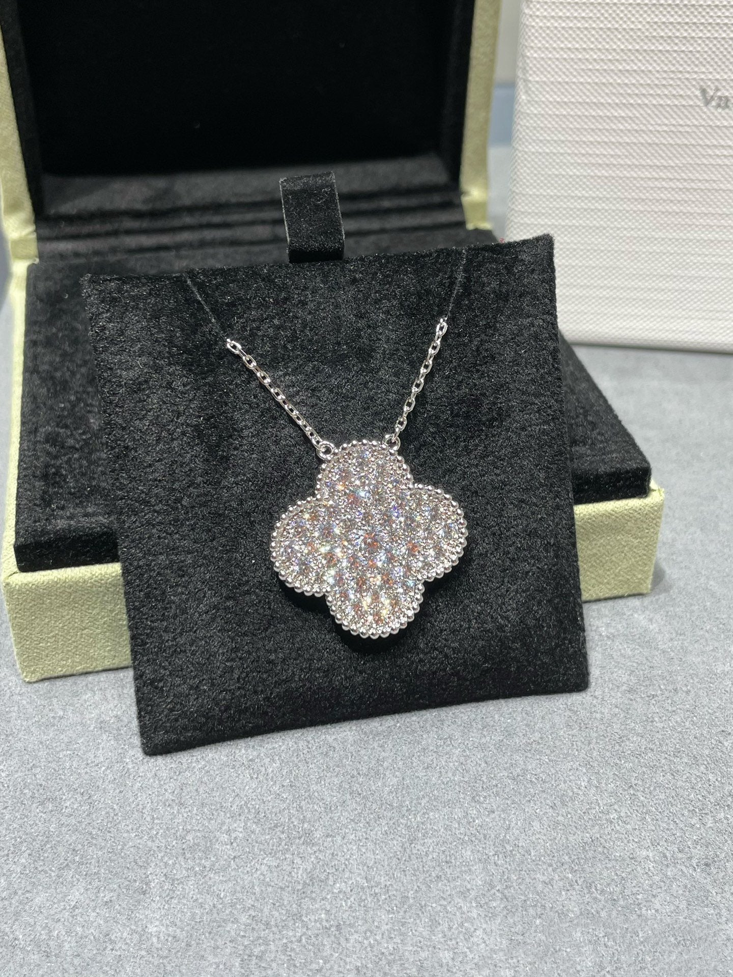 [✨Rose💎]CLOVER 25MM LARGE PENDANT DIAMOND PAVED SILVER NECKLACE