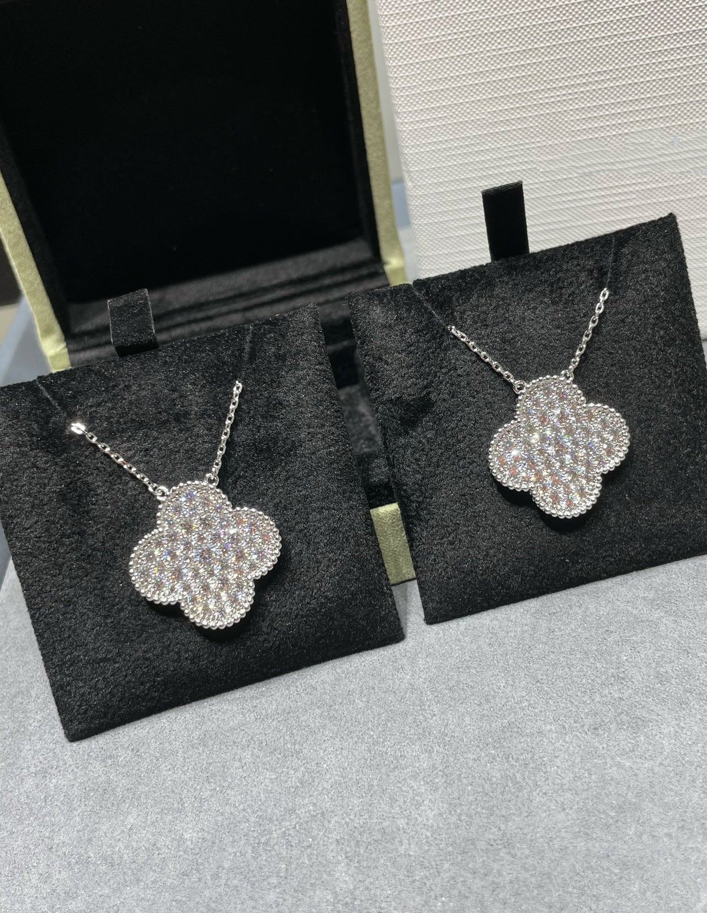 [✨Rose💎]CLOVER 25MM LARGE PENDANT DIAMOND PAVED SILVER NECKLACE