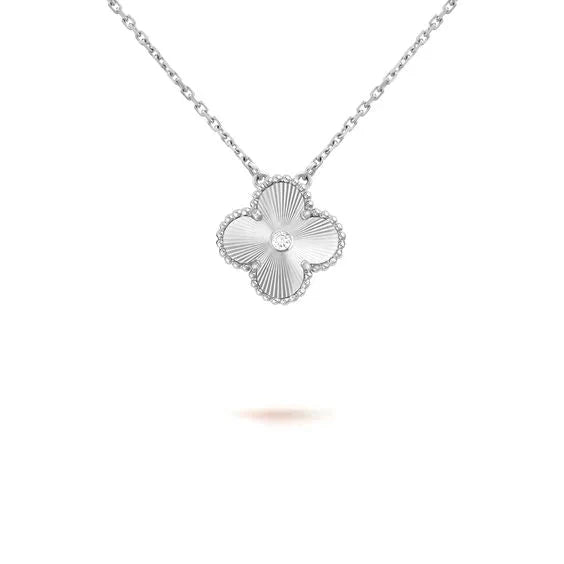 [✨Rose💎]CLOVER  15MM DIAMOND LASER NECKLACE SILVER