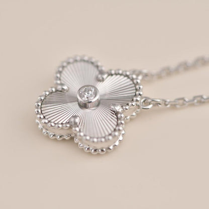 [✨Rose💎]CLOVER  15MM DIAMOND LASER NECKLACE SILVER
