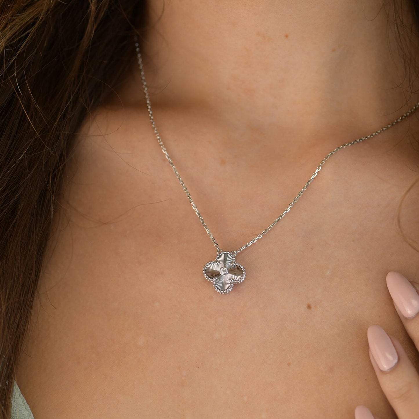 [✨Rose💎]CLOVER  15MM DIAMOND LASER NECKLACE SILVER