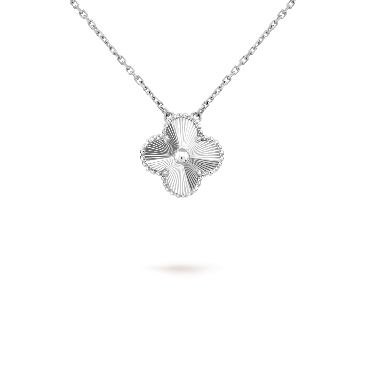[✨Rose💎]CLOVER 15MM LASER NECKLACE SILVER