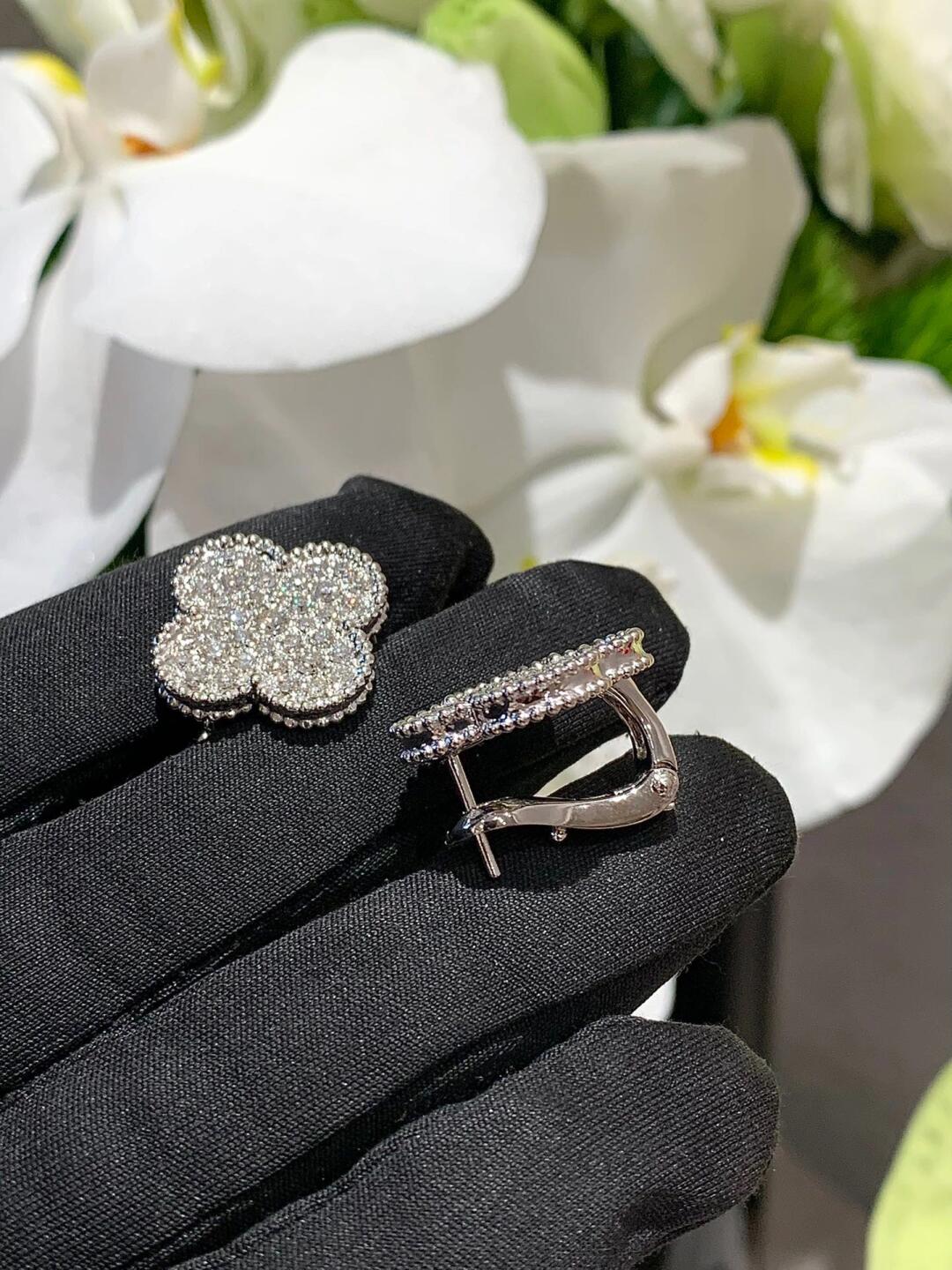[✨Rose💎]CLOVER 20MM MOTIFS DIAMOND STUD EARRINGS SILVER
