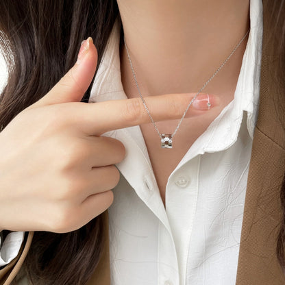 [✨Rose💎]BEE MINI PEDANT DIAMOND NECKLACE