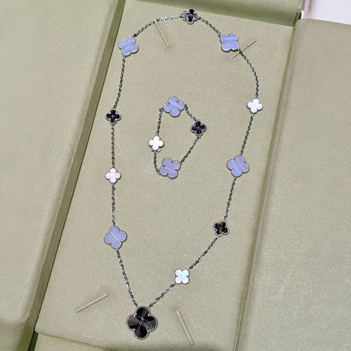 [✨Rose💎]DETACHABLE CLOVER 15(11+4) FLOWER SILVER NECKLACE SET